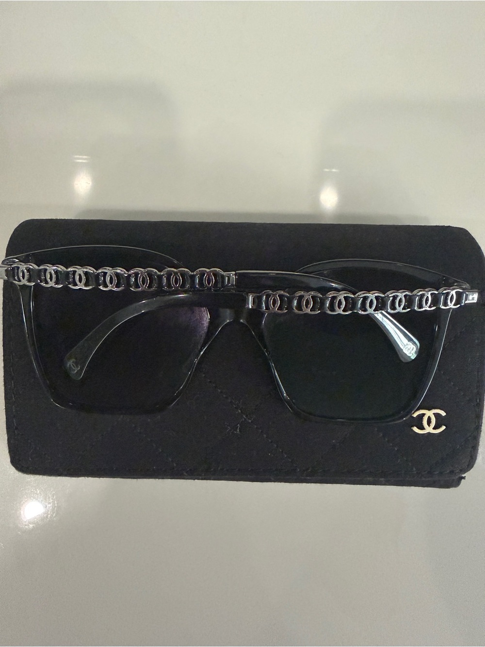 CHANEL Black Glossy Cat-Eye Sunglasses with Logo Accent - Picture 4 of 12